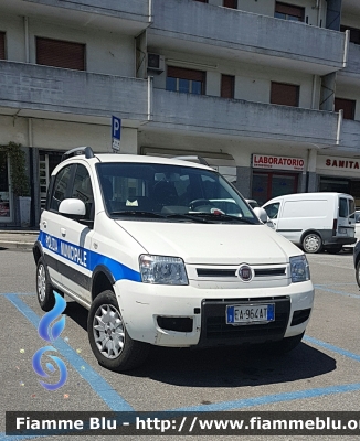 Fiat Nuova Panda 4x4 I serie
Polizia Municipale
Unione dei Comuni Alta Sabina
Autovettura Appartenente al Comando di Pozzaglia Sabina (RI)
Parole chiave: Fiat Nuova_Panda_4x4_Iserie