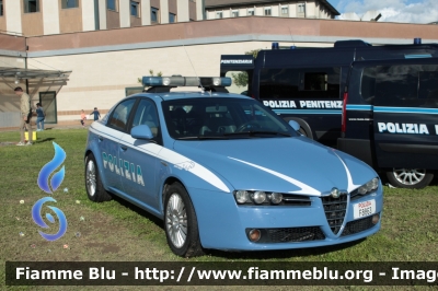 Alfa Romeo 159
Polizia di Stato
Squadra Volante
POLIZIA F8863
Parole chiave: Alfa_Romeo 159 POLIZIAF8863