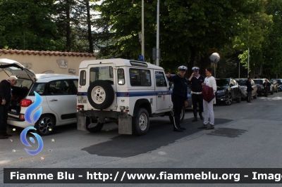 Land Rover Defender 90
Polizia Municipale 
Polizia Ambientale
Comune di L'Aquila
Parole chiave: Land-Rover Defender_90