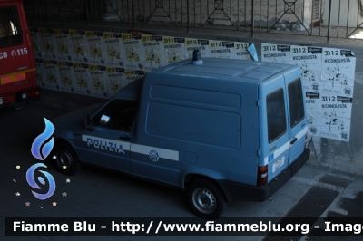 Fiat Fiorino II serie
Polizia di Stato
Polizia Stradale
POLIZIA B4637
Parole chiave: Fiat Fiorino_IIserie POLIZIAB4637