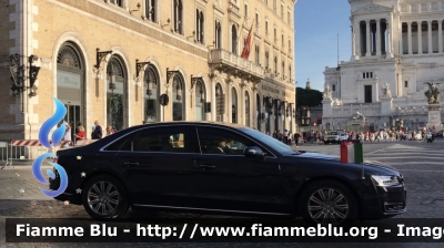 Audi A8 III serie restyle
Autovettura Presidenziale
con a bordo il Presidente Mattarella
Parole chiave: Audi A8_IIIserie_restyle