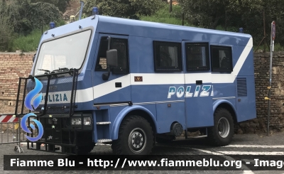 Iveco EuroCargo 4x4 II serie
Polizia di Stato
I Reparto Mobile Roma
POLIZIA F7775
Parole chiave: Iveco EuroCargo_4x4_IIserie POLIZIAF7775
