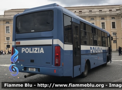 Iveco Cacciamali 100E21
Polizia di Stato 
Reparto Mobile Roma 
Polizia E6463
Parole chiave: Iveco-Cacciamal _100E21 POLIZIAE6463