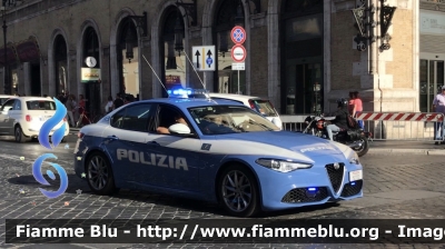 Alfa Romeo Nuova Giulia Q4
Polizia di Stato
Polizia Stradale
Scorta Presidente della Repubblica
POLIZIA M2700
Parole chiave: Alfa-Romeo Nuova_Giulia_Q4 POLIZIAM2700