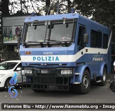 Iveco EuroCargo 4x4 II serie
Polizia di Stato
I Reparto Mobile Roma
POLIZIA F7776

Parole chiave: Iveco EuroCargo_4x4_IIserie POLIZIAF7776