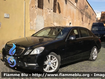 Mercedes Benz Classe E IV serie
Status Civitatis Vaticanae - Città del Vaticano
Gendarmeria - Scorta Papale
Parole chiave: Mercedes-Benz Classe_E