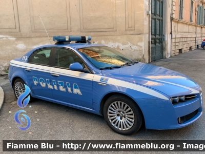 Alfa Romeo 159
Polizia di Stato
Polizia Stradale
POLIZIA F7295
Parole chiave: Alfa-Romeo 159 POLIZIAF7295