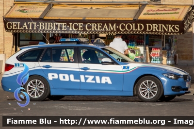 Bmw 318 Touring F31 restyle
Polizia di Stato
Polizia Stradale
Ispettorato di Pubblica Sicurezza presso il Vaticano
Allestimento Marazzi
Decorazione grafica Artlantis
POLIZIA M0388
Parole chiave: Bmw 318_Touring_F31_restyle POLIZIAM0388
