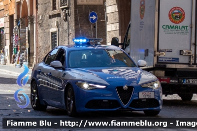 Polizia di Stato
Polizia Stradale
Scorta Presidente della Repubblica
POLIZIA M2701
Parole chiave: Alfa-Romeo Nuova_Giulia_Q4 POLIZIAM2701
