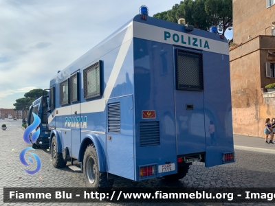 Iveco EuroCargo 4x4 II serie
Polizia di Stato
I Reparto Mobile Roma
Allestimento Sperotto
POLIZIA F7776
Parole chiave: Iveco EuroCargo_4x4_IIserie POLIZIAF7776