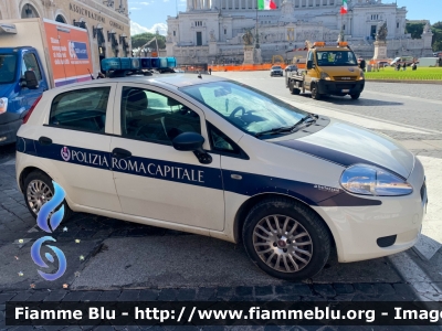 Fiat Grande Punto
Polizia Roma Capitale
Allestimento Bertazzoni
POLIZIA LOCALE YA 664 AJ
Parole chiave: Fiat / Grande_Punto / POLIZIALOCALEYA664AJ