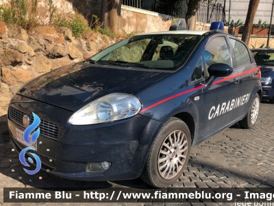 Fiat Grande Punto
Carabinieri
CC CS 732
Parole chiave: Fiat / Grande_Punto / CCCS732