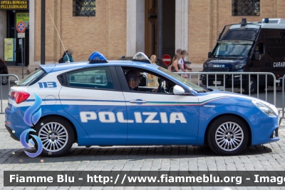 Alfa-Romeo Nuova Giulietta restyle
Polizia di Stato
Polizia Stradale
Allestita NCT Nuova Carrozzeria Torinese
POLIZIA M2825
Parole chiave: Alfa-Romeo / Nuova_Giulietta_restyle / POLIZIAM2825