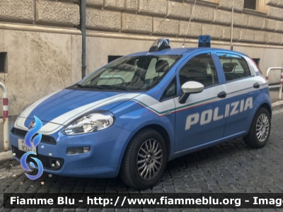 Fiat Punto VI serie
Polizia di Stato 
Allestimento Nuova Carrozzeria Torinese
Decorazione grafica Artlantis
POLIZIA N5045
Parole chiave: Fiat Punto_VIserie POLIZIAN5045