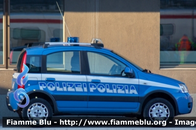 Fiat Nuova Panda 4x4 Climbing I serie
Polizia di Stato
Questura di Bolzano
Polizia Ferroviaria
POLIZIA H3016
Parole chiave: Fiat / Nuova_Panda_4x4_Climbing_Iserie / POLIZIAH3016