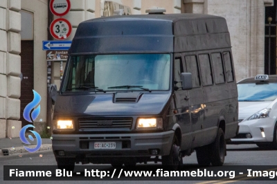 Iveco Daily II serie
Carabinieri
CC AC 239
Parole chiave: Iveco / Daily_IIserie / CCAC239