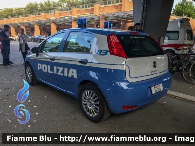 Fiat Punto VI serie
Polizia di Stato 
Allestimento Nuova Carrozzeria Torinese
Decorazione grafica Artlantis
POLIZIA N5049
Parole chiave: Fiat Punto_VIserie POLIZIAN5049