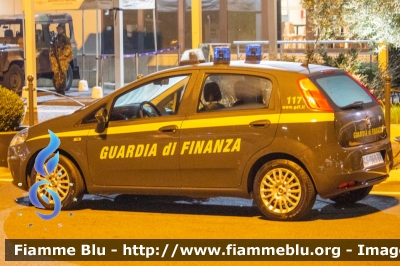  Fiat Grande Punto
Guardia di Finanza
GdiF 969 BH
Parole chiave: Fiat Grande_Punto GdiF969BH