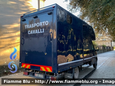 Iveco Daily III serie
Carabinieri
4° Reggimento a Cavallo
Trasporto Cavalli
Allestimento Valli
CC BN 228
Parole chiave: iveco / daily_IIIserie / ccbn228