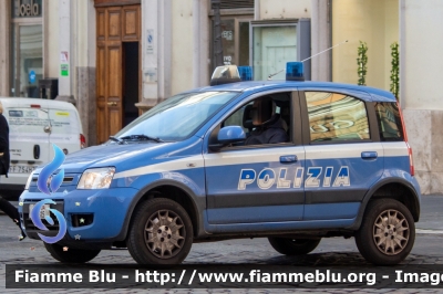 Fiat Nuova Panda 4x4 I serie
Polizia di Stato
Questura di Roma
POLIZIA H4615
Parole chiave: Fiat / Nuova_Panda_4x4_Iserie / POLIZIAH4615