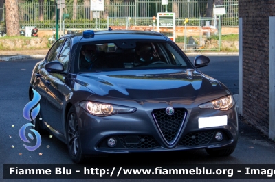 Alfa Romeo Nuova Giulia
Vettura utilizzata nelle Scorte
Parole chiave: Alfa-Romeo / Nuova_Giulia