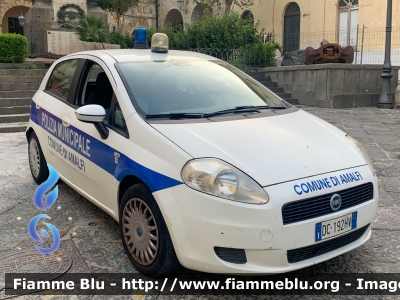 Fiat Grande Punto
Polizia Municipale
Comune di Amalfi (SA)
Parole chiave: Fiat / / / Grande_Punto