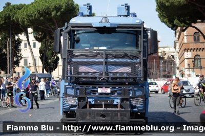 Mercedes Benz Arocs
Polizia di Stato
I Reparto Mobile di Roma
Idrante Allestimento BAI
POLIZIA M2781
Parole chiave: Mercedes-Benz / Arocs / POLIZIAM2781