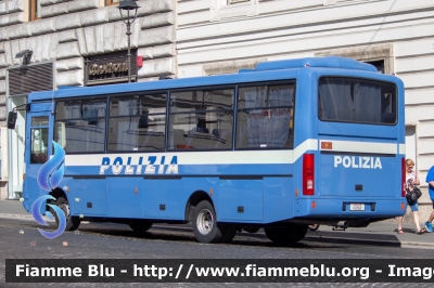 Iveco Cacciamali 100E21
Polizia di Stato
Reparto Mobile
I Reparto Mobile di Roma
Polizia F0782
Parole chiave: Iveco Cacciamali_100E21 POLIZIA0782