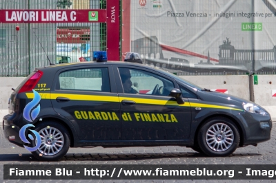 Fiat Punto VI serie
Guardia di Finanza
Allestimento NCT Nuova Carrozzeria Torinese
Decorazione grafica Artlantis
GdiF 301 BM
Parole chiave: Fiat / Punto_VIserie / GdiF301BM