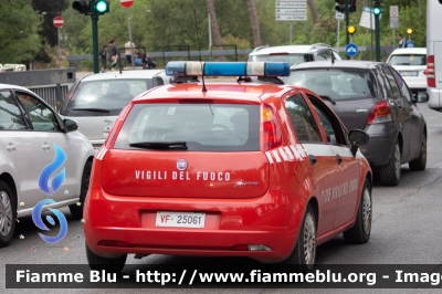 Fiat Grande Punto
Vigili del Fuoco
Comando Provinciale di Roma
Vf 25061
Parole chiave: Fiat Grande_Punto VF25061