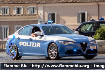 Alfa Romeo Nuova Giulia Q4
Polizia di Stato
Polizia Stradale
Scorta Presidente della Repubblica
POLIZIA M2701
Parole chiave: Alfa-Romeo / Nuova_Giulia_Q4 / POLIZIAM2701