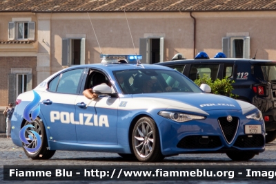 Alfa Romeo Nuova Giulia Q4
Polizia di Stato
Polizia Stradale
Scorta Presidente della Repubblica
POLIZIA M2701
Parole chiave: Alfa-Romeo / Nuova_Giulia_Q4 / POLIZIAM2701