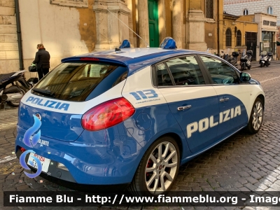 Fiat Nuova Bravo
Polizia di Stato
Squadra Volante
Autovettura Unica
POLIZIA F3761
Parole chiave: Fiat / Nuova_Bravo / POLIZIAF3761