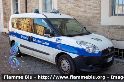 Fiat Doblò III serie
Polizia Municipale
Comune di Senigallia (AN)
Codice Automezzo: 8
Parole chiave: Fiat / Doblò_IIIserie