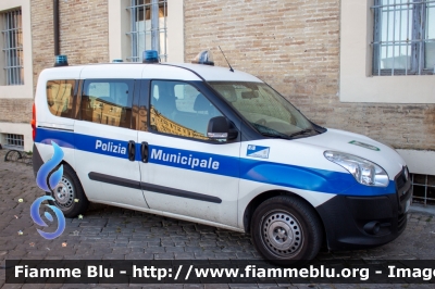 Fiat Doblò III serie
Polizia Municipale
Comune di Senigallia (AN)
Codice Automezzo: 8
Parole chiave: Fiat / Doblò_IIIserie