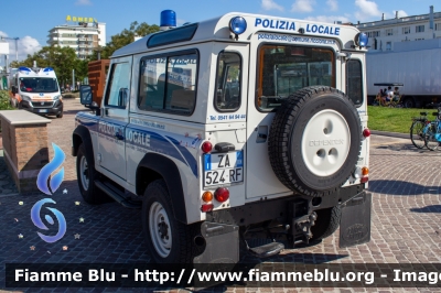 Land Rover Defender 90
Polizia Municipale
Comune di Riccione (RN)
CODICE AUTOMEZZO: 16
Parole chiave: Land-Rover Defender_90