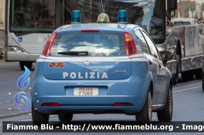 Fiat Grande Punto
Polizia di Stato
Servizio Aereo
POLIZIA F7077
Parole chiave: Fiat Grande_Punto POLIZIAF7069
