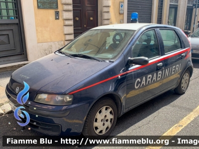 Fiat Punto III serie
Carabinieri
Comando Carabinieri Banca d'Italia
CC BR 166
Parole chiave: Fiat / Punto_IIIserie / CCBR166