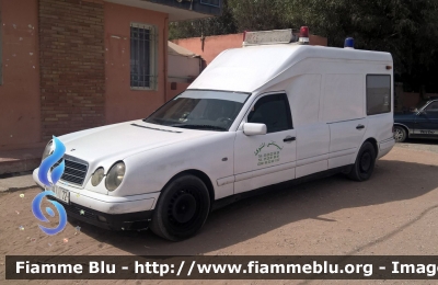 Mercedes-Benz ?
المملكة المغربية - ⵜⴰⴳⴻⵍⴷⵉⵜ ⵏ ⵍⵎⴻⵖⵔⵉⴱ - Regno del Marocco
Ambulance
