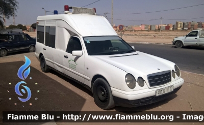 Mercedes-Benz ?
المملكة المغربية - ⵜⴰⴳⴻⵍⴷⵉⵜ ⵏ ⵍⵎⴻⵖⵔⵉⴱ - Regno del Marocco
 Ambulance
