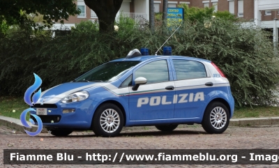 Fiat Punto VI serie 
Polizia di Stato 
Allestimento Nuova Carrozzeria Torinese
Decorazione grafica Artlantis
POLIZIA N5007
Parole chiave: Fiat Punto_VIserie PoliziaN5007