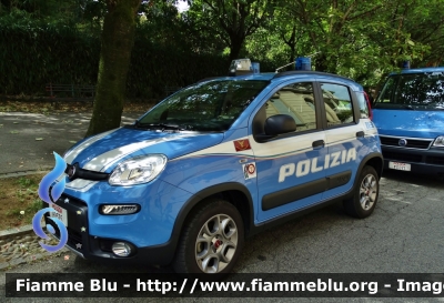 Fiat Nuova Panda 4X4 II serie
Polizia di Stato
Polizia Ferroviaria
Con logo celebrativo per i 110 della Polizia Ferroviaria
POLIZIA H9575
Parole chiave: Fiat Nuova_Panda_4x4_IIserie PoliziaH9575