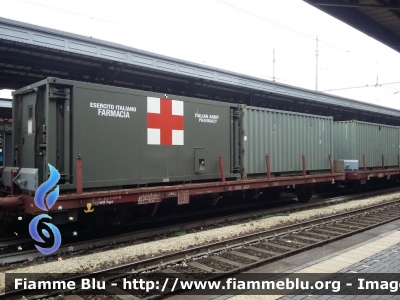 Containers
Container Farmacia Mobile della Sanità Militare, 
Container Generico
Convoglio ferroviario fotografato in transito presso Piacenza.
Esercito Italiano
Parole chiave: Containers