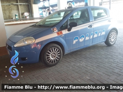 Fiat Grande Punto
Polizia di Stato
Polizia Ferroviaria
Stazione di Piacenza
Con logo celebrativo dei 110 anni della specialità
POLIZIA H1711
Parole chiave: Fiat Grande_Punto POLIZIAH1711