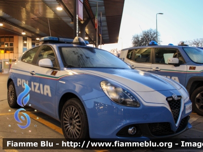 Alfa Romeo Nuova Giulietta restyle
Polizia di Stato
Polizia Ferroviaria
Allestimento FCA
POLIZIA M6270
Parole chiave: Alfa-Romeo Nuova_Giulietta_restyle