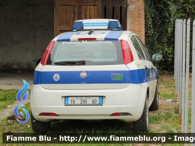 Fiat Grande Punto
Polizia Locale
Comune di Brescello (PR)
Allestimento Bertazzoni
POLIZIA LOCALE YA 295 AD
Parole chiave: Fiat Grande_Punto POLIZIALOCALEYA295AD