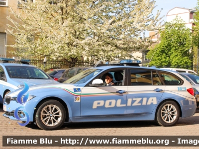 BMW 318 Touring F31 II restyle
Polizia di Stato
Polizia Stradale
Allestimento Focaccia
Decorazione Grafica Artlantis
POLIZIA M2327
Parole chiave: BMW 318_Touring_F31_IIrestyle POLIZIAM2327 170esimoPS