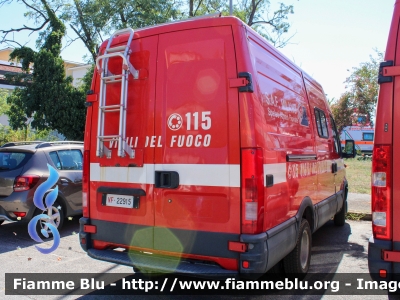 Iveco Daily III serie
Vigili del Fuoco
Comando Provinciale di Milano
Nucleo Speleo Alpino Fluviale
VF 22915
Parole chiave: Iveco Daily_IIIserie VF22915