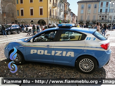 Alfa Romeo Nuova Giulietta restyle
Polizia di Stato
Squadra Volante
Allestimento NCT Nuova Carrozzeria Torinese
Decorazione Grafica Artlantis
POLIZIA M3899
Parole chiave: Alfa-Romeo Nuova_Giulietta_restyle POLIZIAM3899