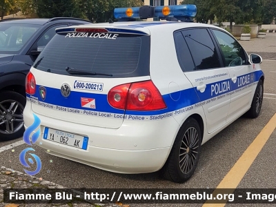 Volkswagen Golf V serie
Polizia Locale
Unione Valnure Valchero (PC)
Allestimento Bertazzoni
Auto proveniente da Confisca
Polizia Locale YA 062 AK
Parole chiave: Volkswagen Golf_Vserie PoliziaLocaleYA062AK